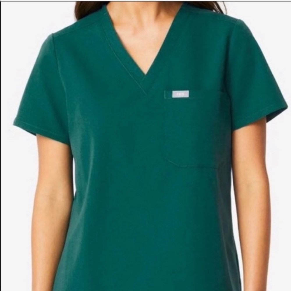 Figs Hunter Green Catarina One Pocket Scrub Top - Medium